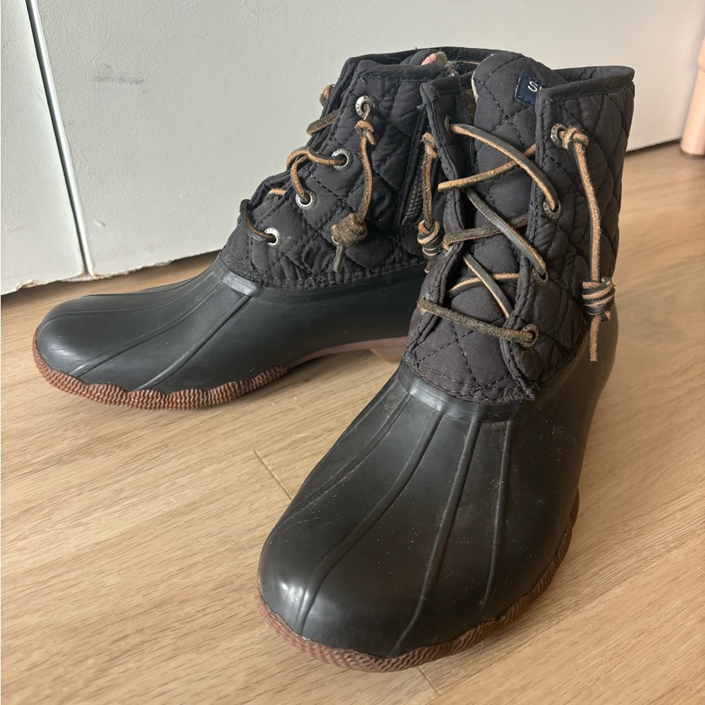 Sperry women’s saltwater duck boots black quilted